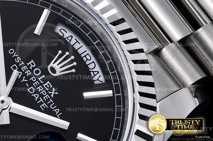 0820 Versatile RDD0220H – DayDate 36mm 701